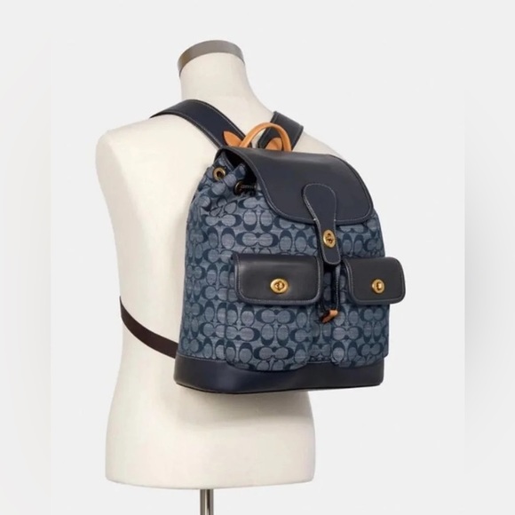 Backpack Coach - Picture 9 of 11